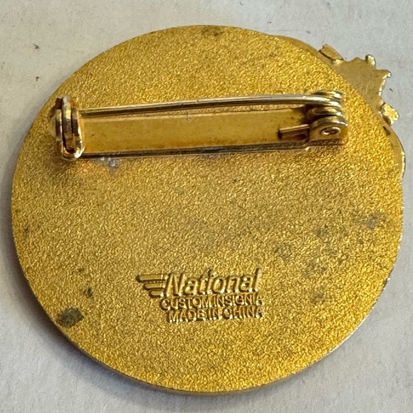 Jafra Gold Brooch with Crystal Accents - Picture 2 of 16